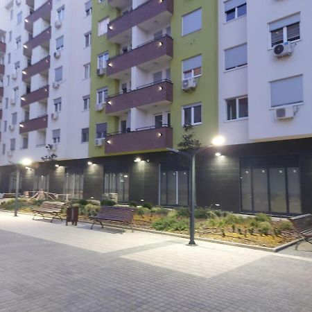 Center Firefly Gardens Apartment Novi Sad Exterior photo