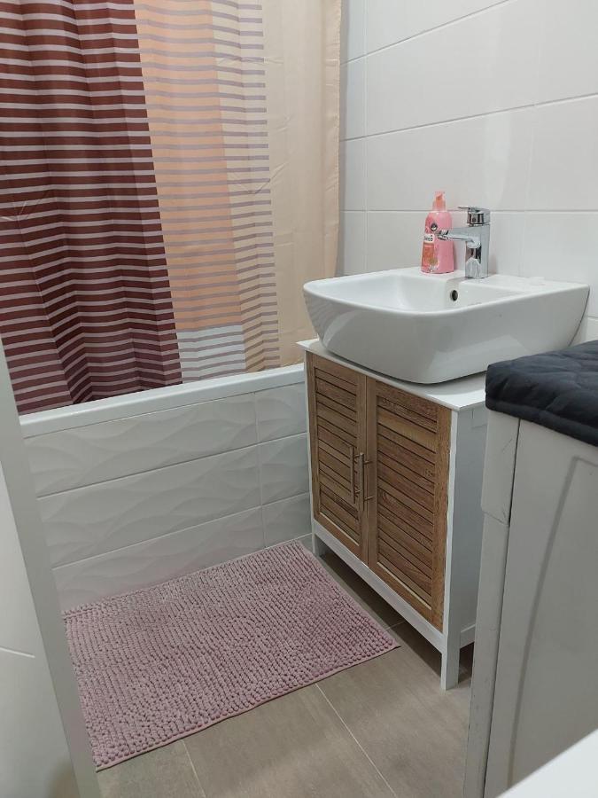 Center Firefly Gardens Apartment Novi Sad Exterior photo